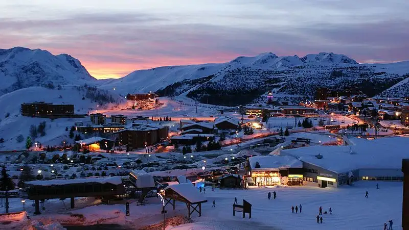 skier dans les alpes françaises