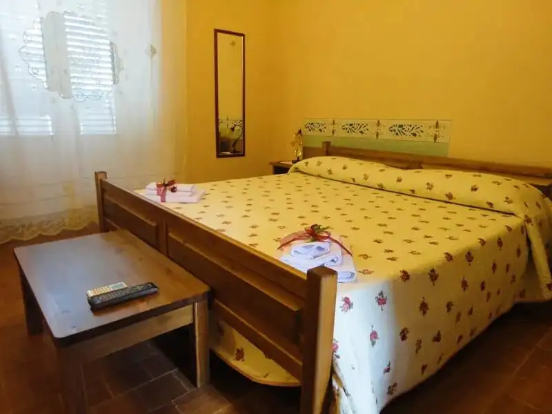 Numurs ar karalieni Casa Verdi — Katānijas ceļotāju namā