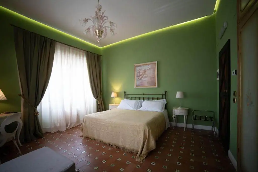 Numurs ar 'queen' izmēra gultu viesnīcā Villa Dorata Catania