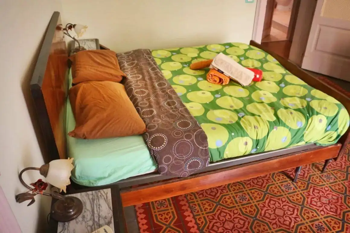Numurs ar karalieni Casa Verdi — Katānijas ceļotāju namā