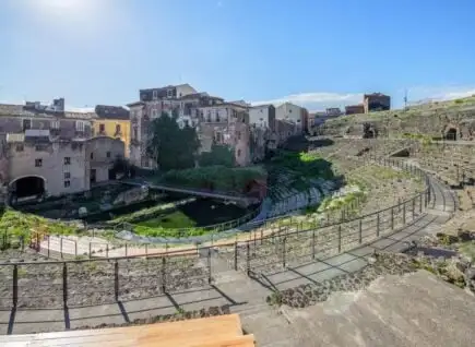 Numurs ar 'queen' izmēra gultu viesnīcā Villa Dorata Catania