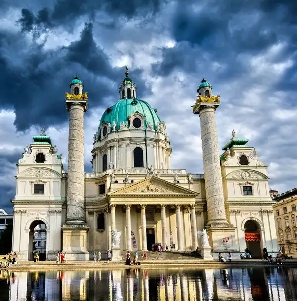Torre do Danúbio em Viena