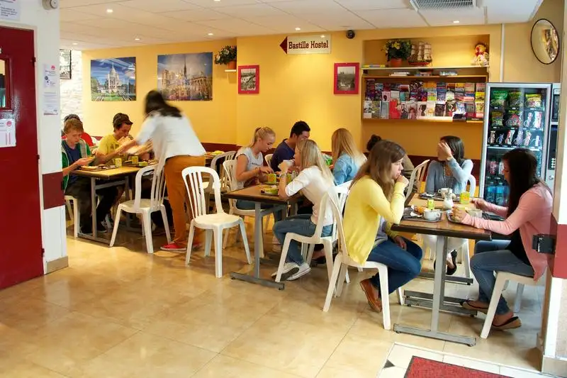 Melhor albergue para casais em Paris #3 - Plug Inn Montmartre by HipHopHostels