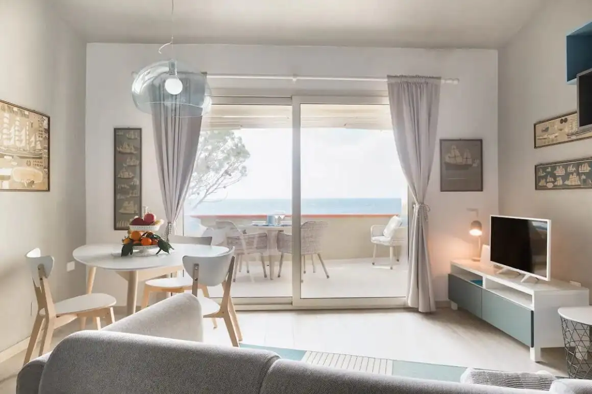 Luxuoso novo apartamento à beira-mar em local tranquilo
