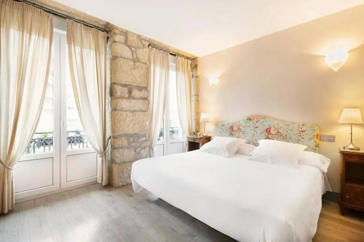 Une chambre dans la ville