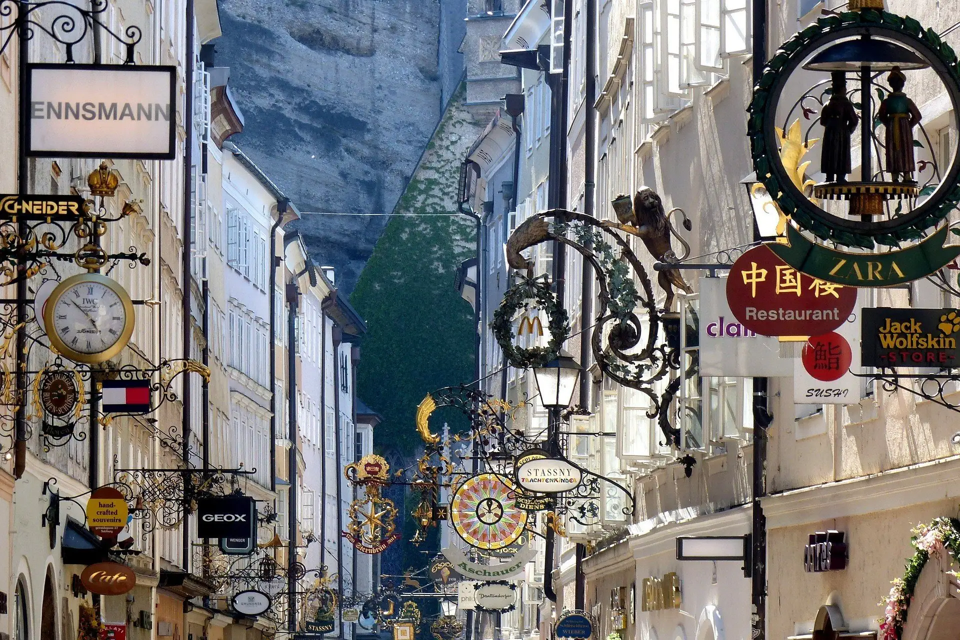 Photo de Vienne surplombant la rivière Salzach à Elisabeth Vorstadt, Salzbourg