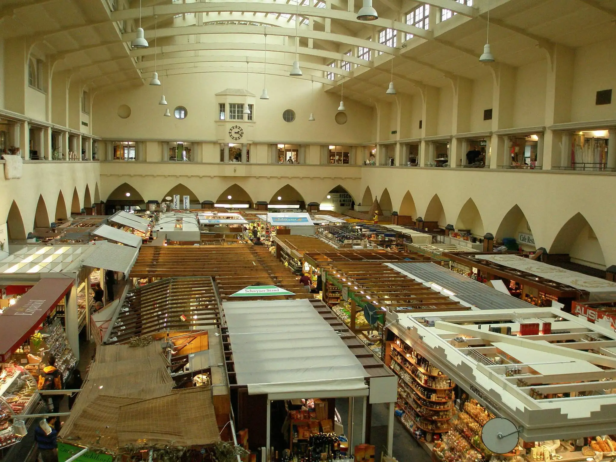 Voyagez en un seul endroit à la Markthalle de Stuttgart