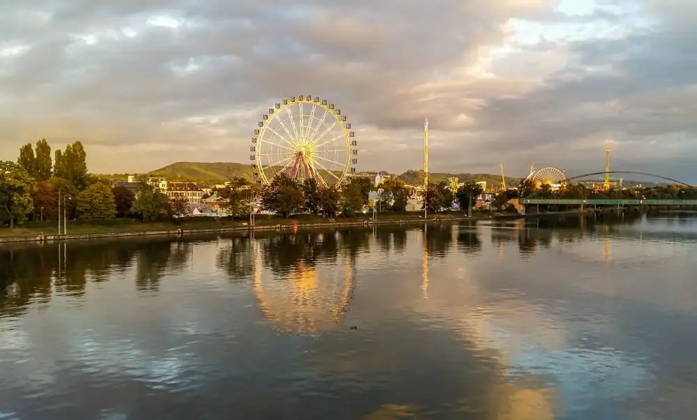 Vivez une Oktoberfest différente au Cannstatter Volksfest.