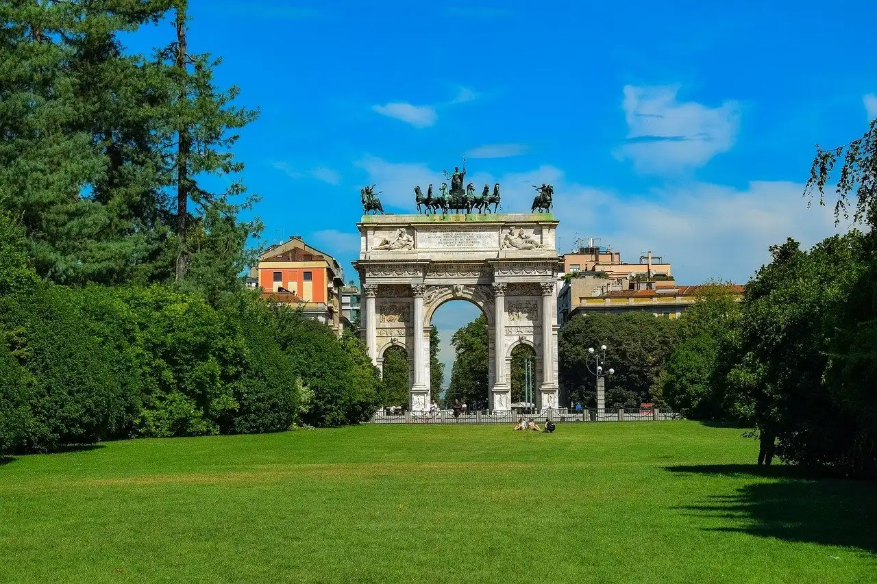 Vizitați unul dintre cele mai înalte puncte de observație din Milano