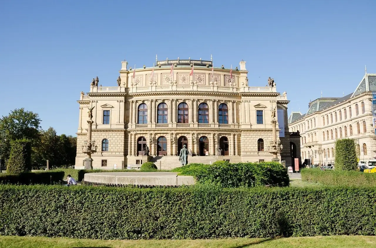 Tancujúci dom v Prahe