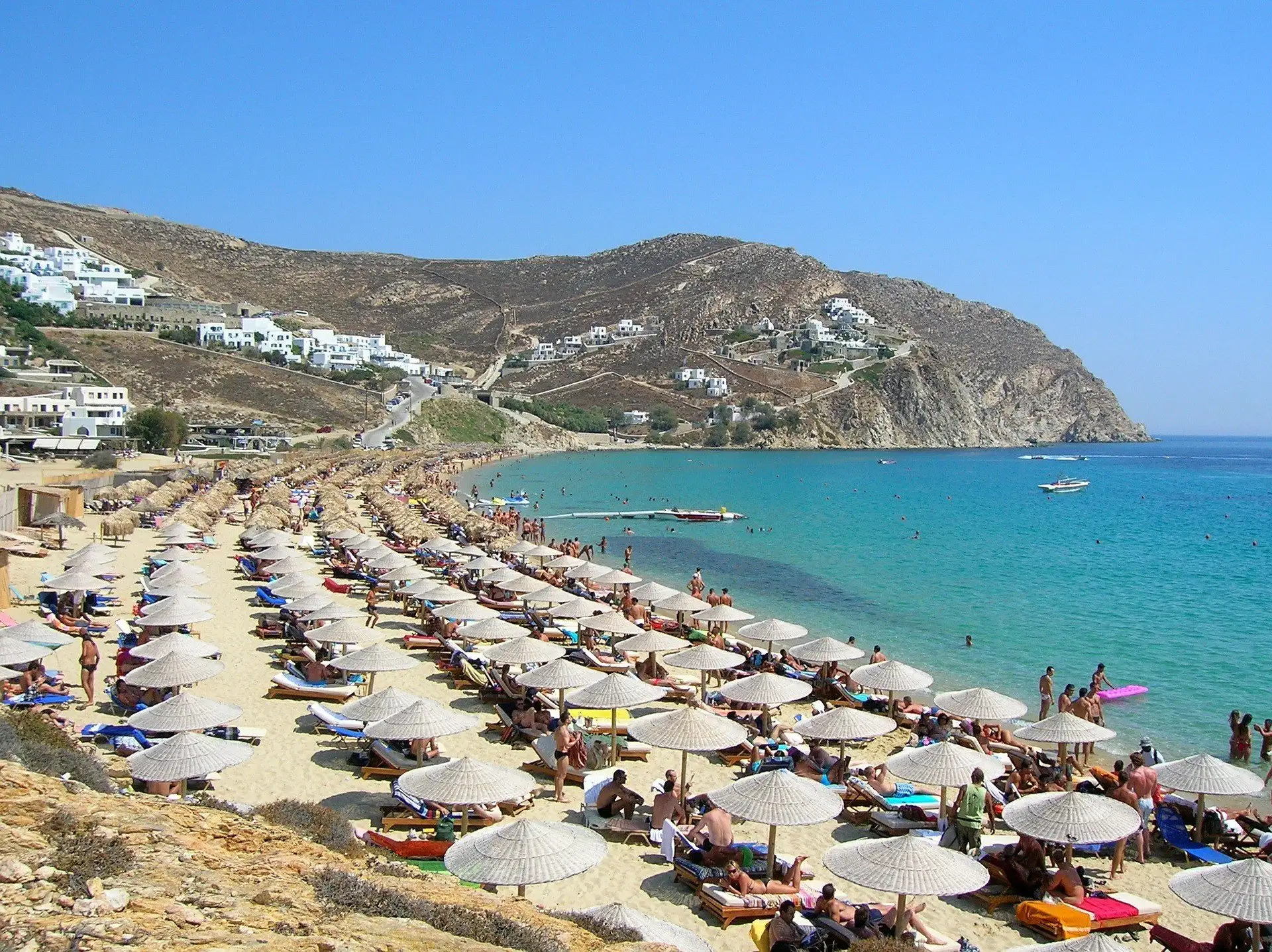 Vacances à la plage avec quelques articles de toilette