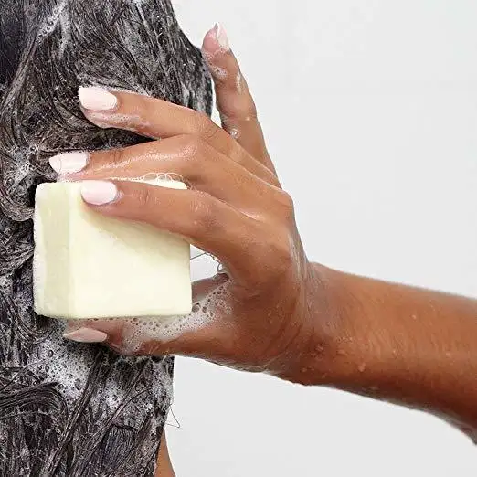 Barre de shampoing pour emballage de produits de toilette légers en voyage