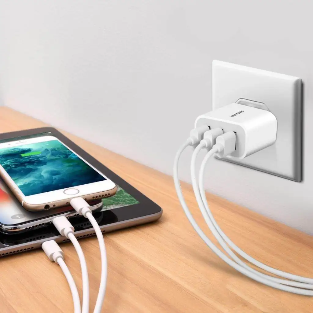 Cette image a un attribut alt vide ; son nom de fichier est Hostel-packing-001-charger-1024x1024.webp