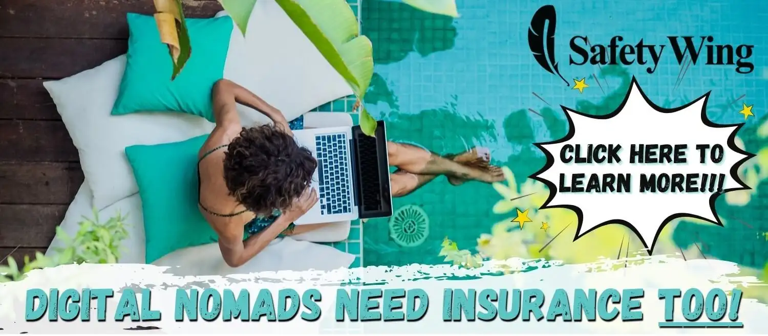 image graphique faisant la promotion de l'assurance SafetyWing pour les nomades numériques avec une fille assise au bord de la piscine avec un ordinateur portable