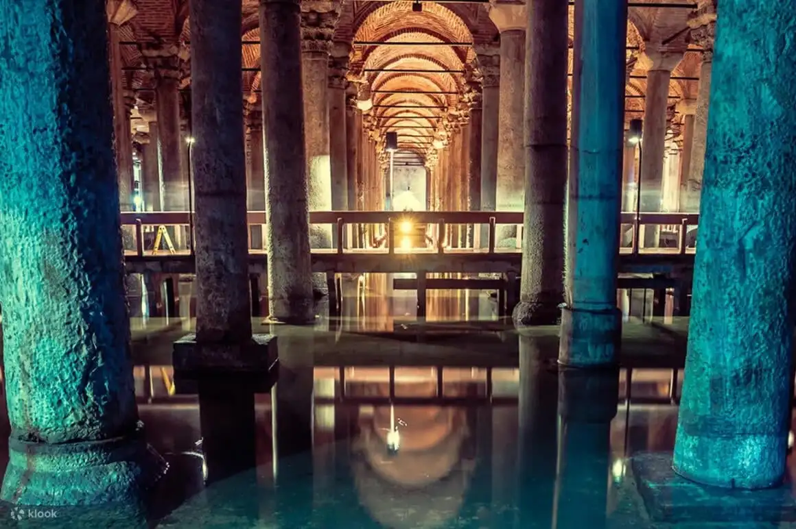 Mạo hiểm dưới lòng đất đến Basilica Cistern
