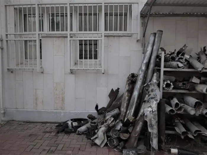 Des coques de missiles vues à Sdérot lors de la tournée à la frontière d'Abrham avec Gaza
