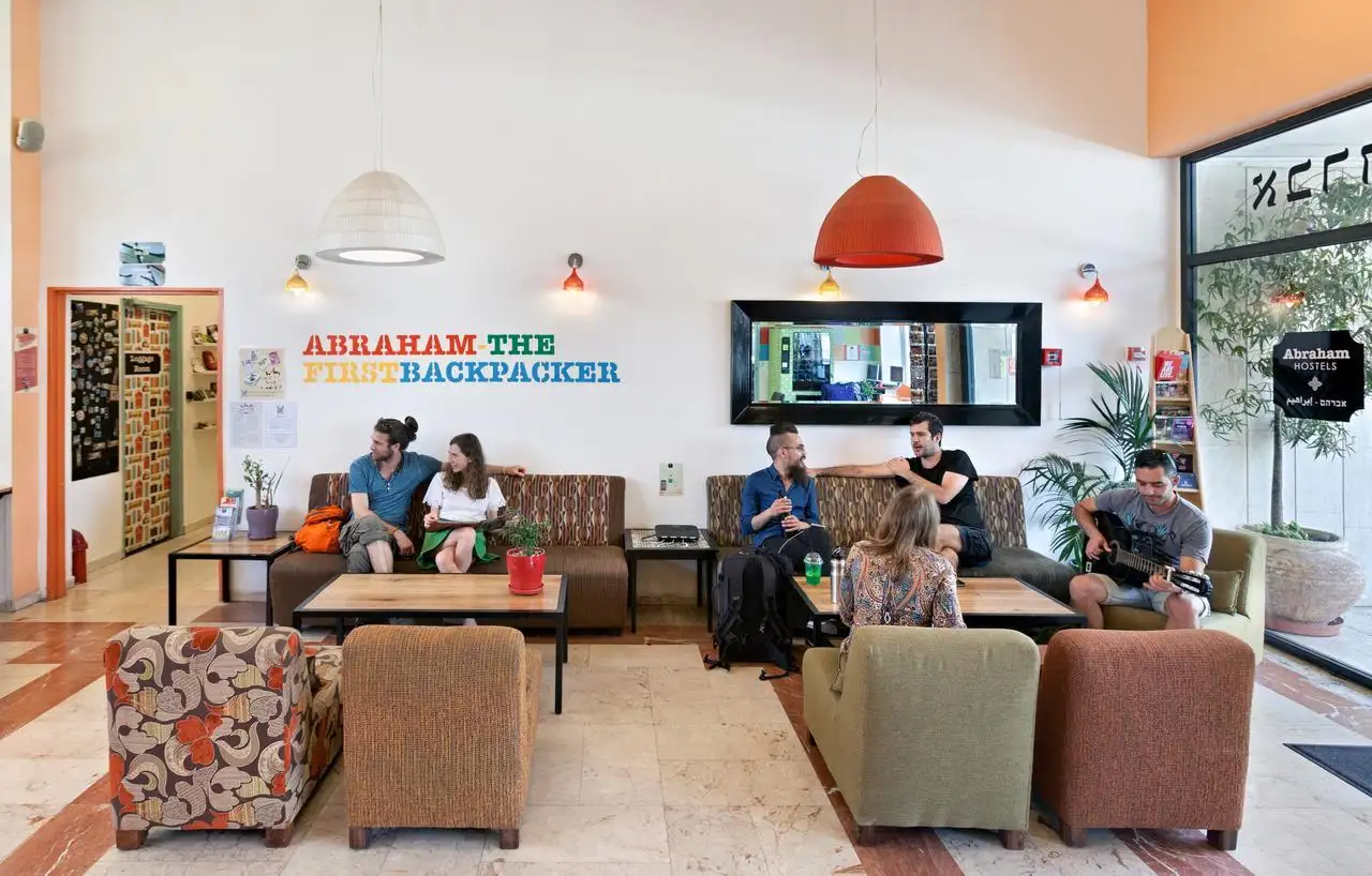 Fauzi Azar: The Abraham Hostel i Nasaret