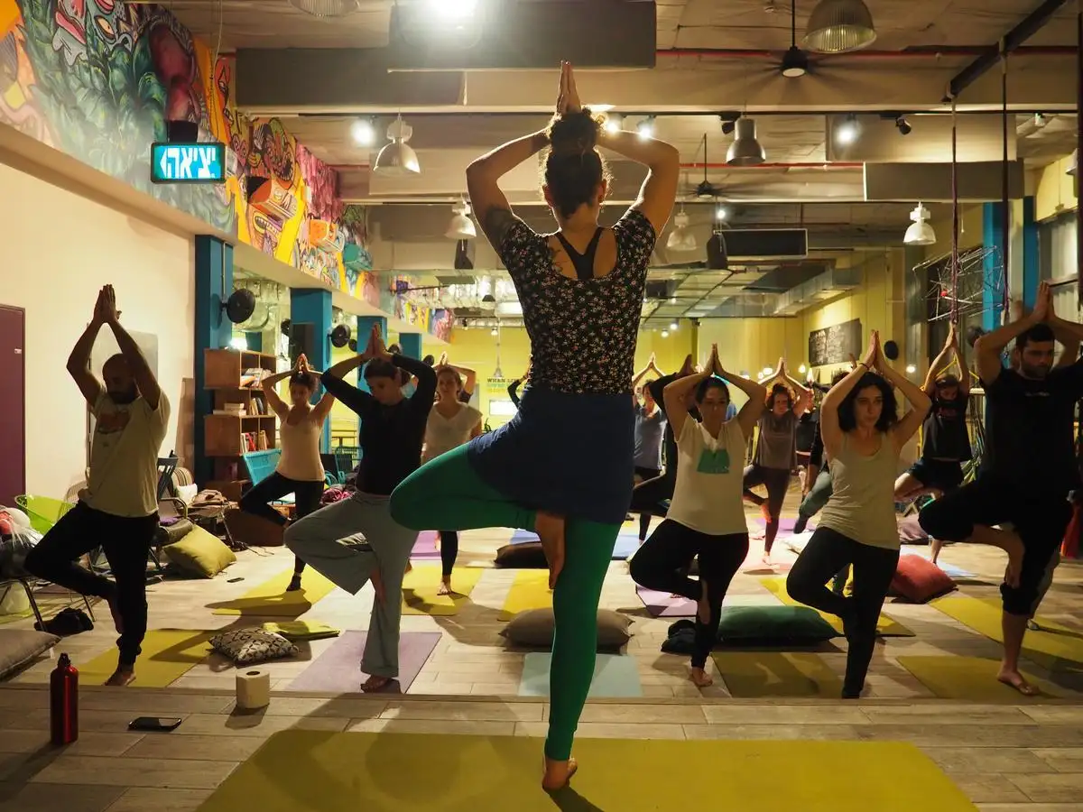 Yogaklass på boendet i Tel Aviv