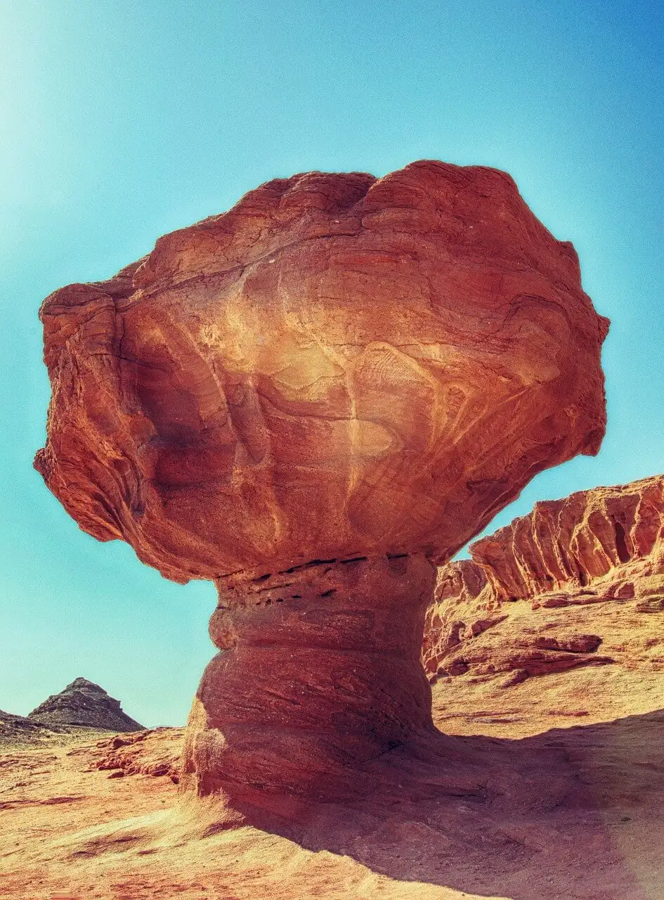Une formation de grès dans le parc Timna - destination de plein air populaire dans le sud d'Israël