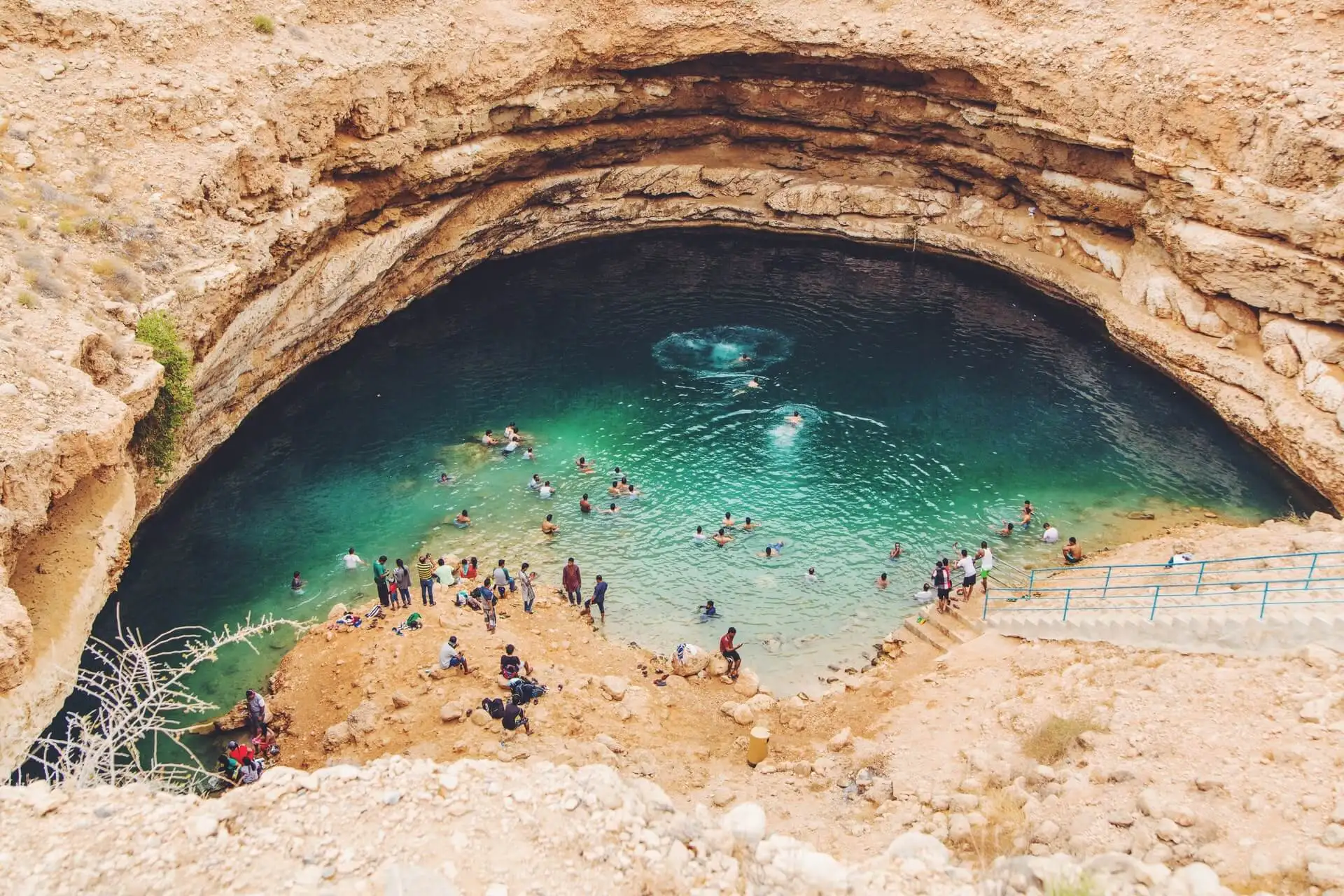 θέα στο τεράστιο φαράγγι Jebel Shams One του Ομάν
