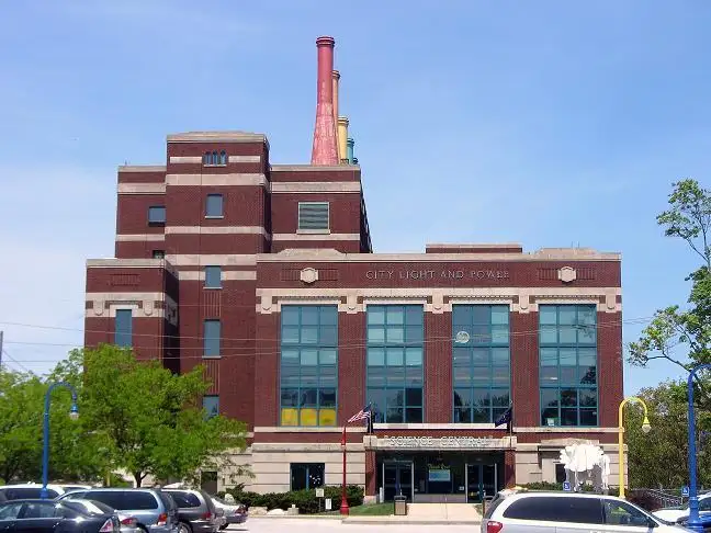 Відвідайте пивоварню St. Joseph Brewery & Public House.