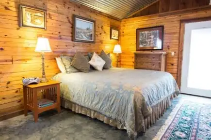Романтичний зруб BnB на озері, Оклахома