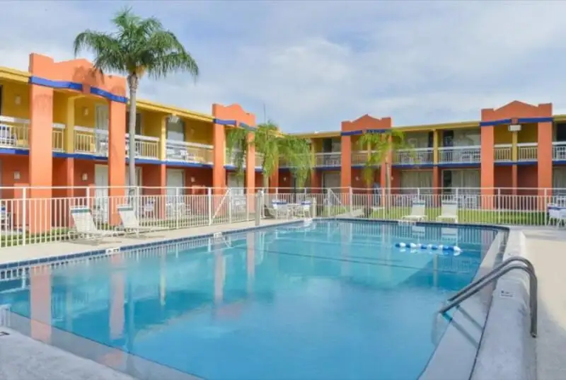 Hampton Inn & Suites