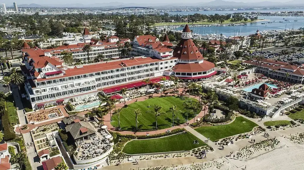 surfista no guia de viagens de San Diego Beach