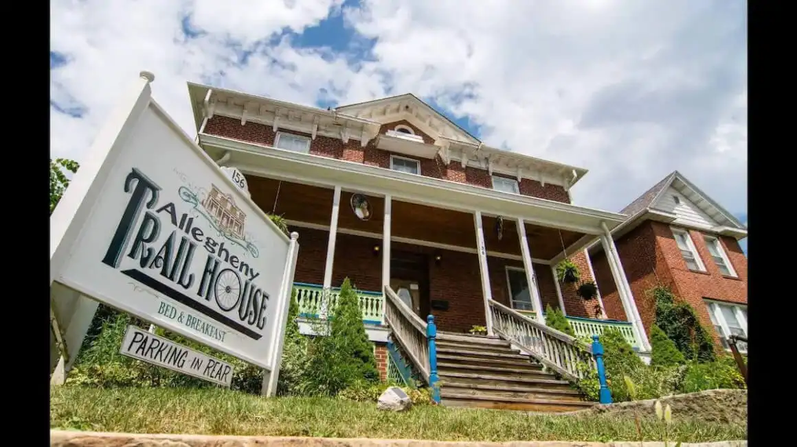 Hummingbird Inn