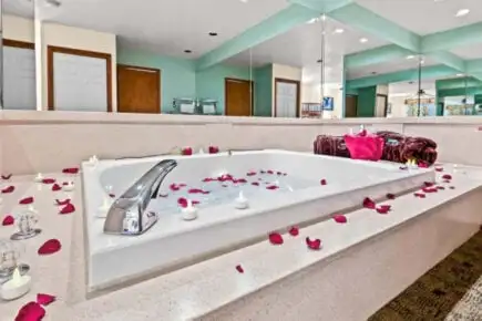 Box Canyon Lodge і Hot Springs