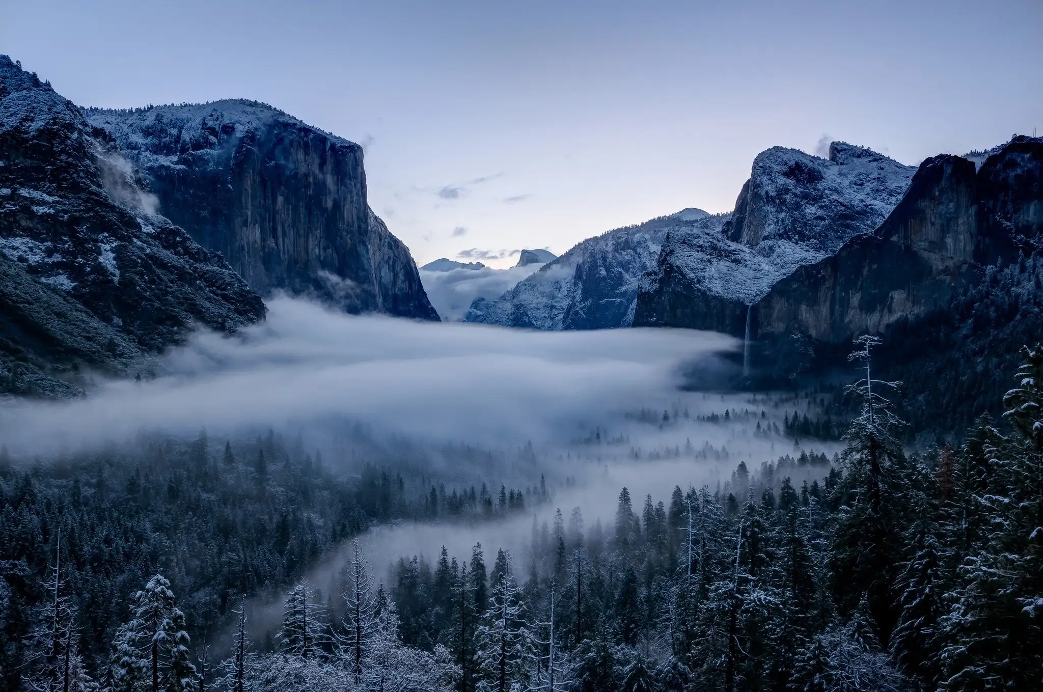 vallée de yosemite avec de la neige en hiver