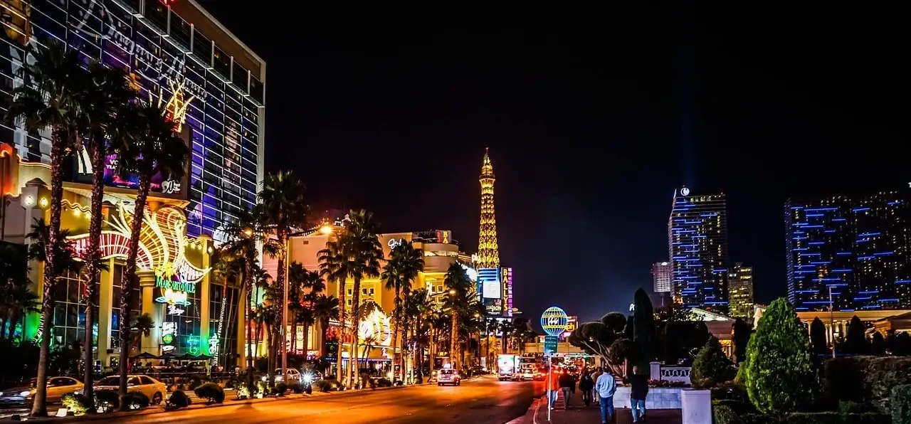 Le Strip la nuit
