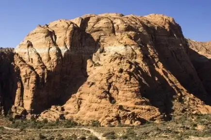קוטג'ים לינה וארוחת בוקר Red Rock Inn