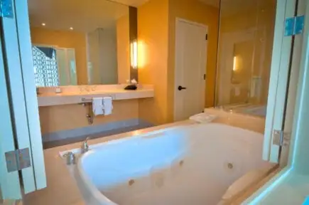 Люкс із двоспальним ліжком розміру 'king-size' в готелі Hilton San Diego Gaslamp Quarter