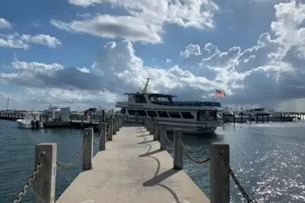 Profitez d'un déjeuner-croisière autour de l'île Jupiter