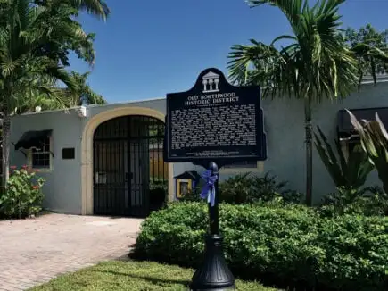 Promenez-vous dans le village de Northwood