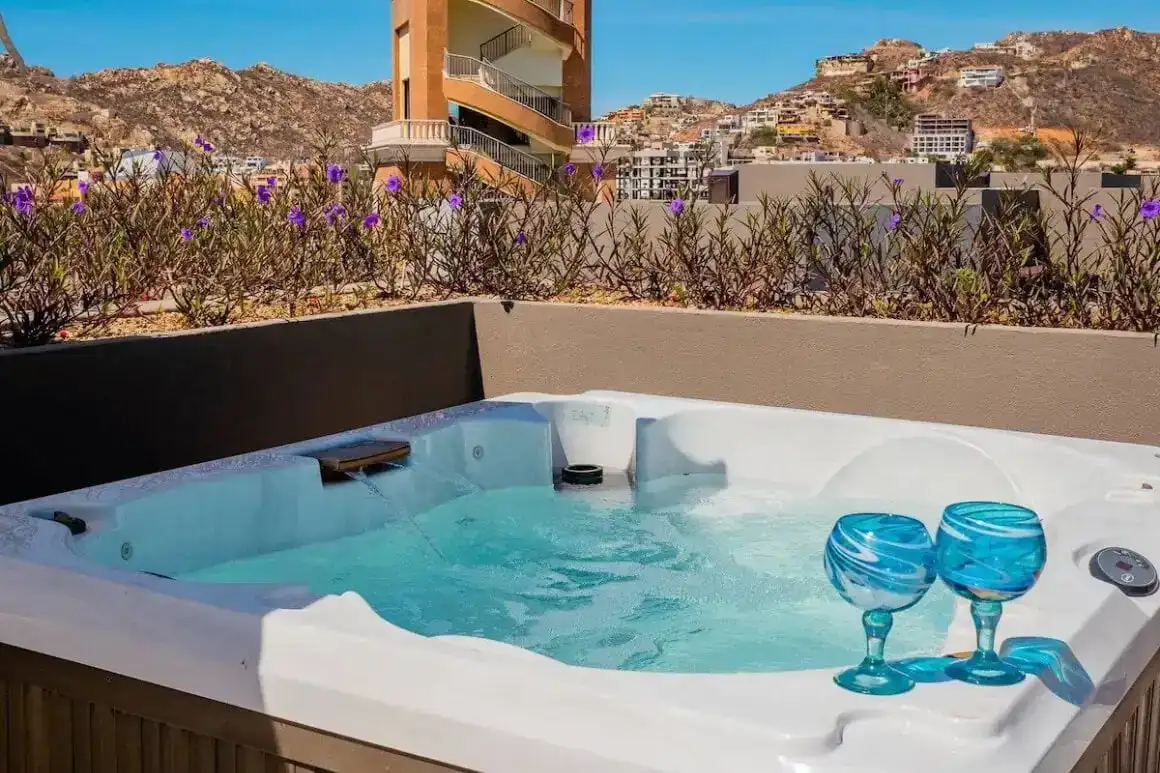Bak Mandi Air Panas pribadi di Cabo Marina