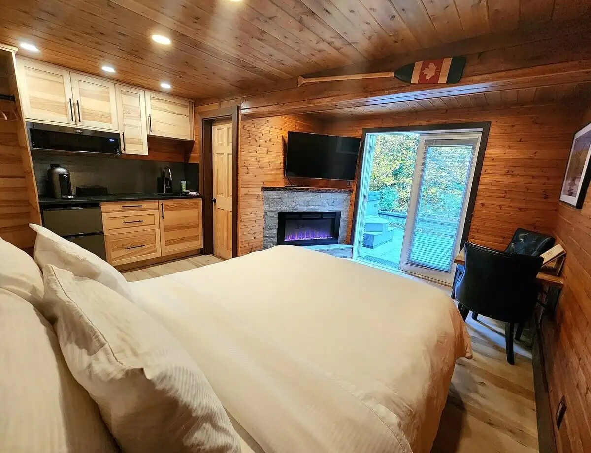 Capilano Lux Spa Cottage Vancouver