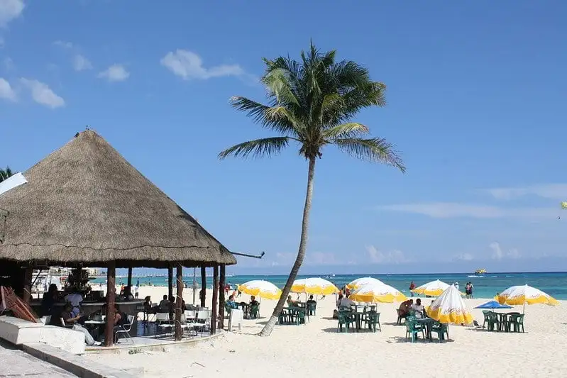 Est-ce que Playa del Carmen est sécuritaire pour voyager seul ?