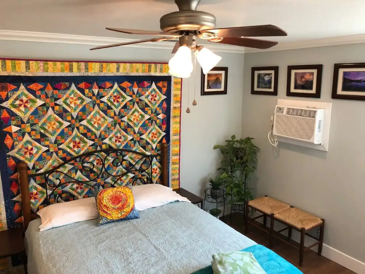 Chambre privée dans une maison résidentielle à Mariposa avec parking gratuit