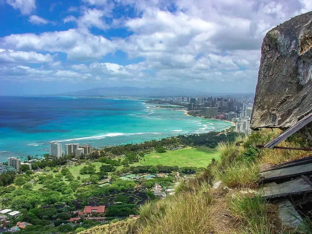 Estúdio com vista para o nascer do sol sobre Diamond Head Oahu