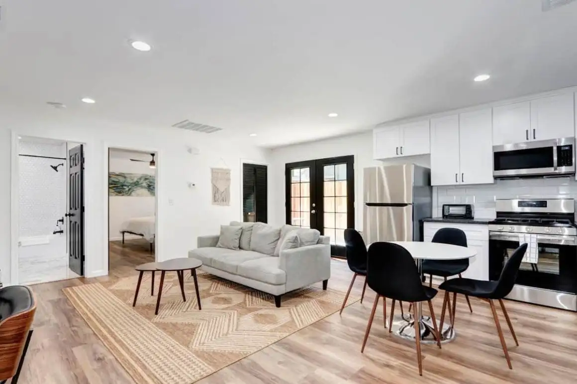 Airbnb היוקרתי הטוב ביותר בסקרמנטו מודרני עם חדר שינה אחד