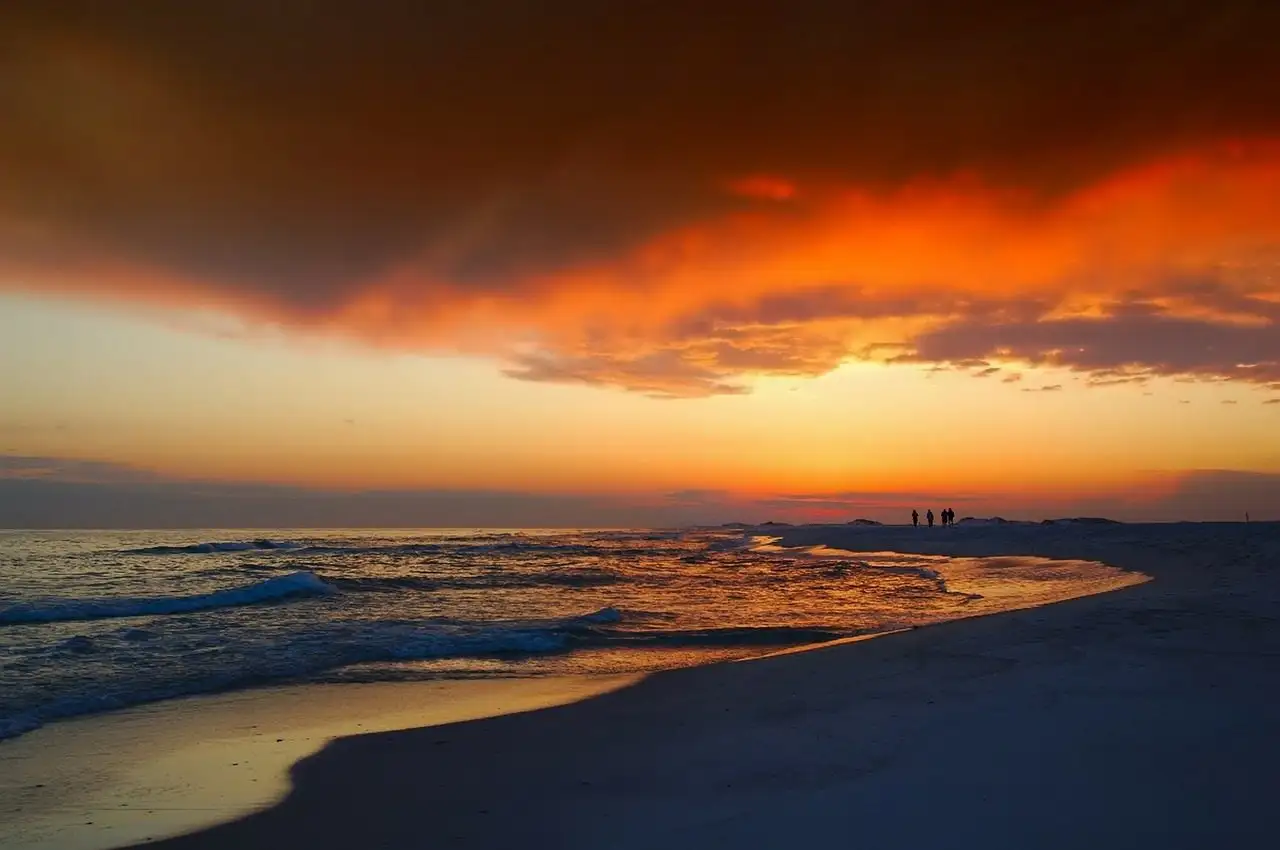 coucher de soleil sur la plage de la côte de Floride