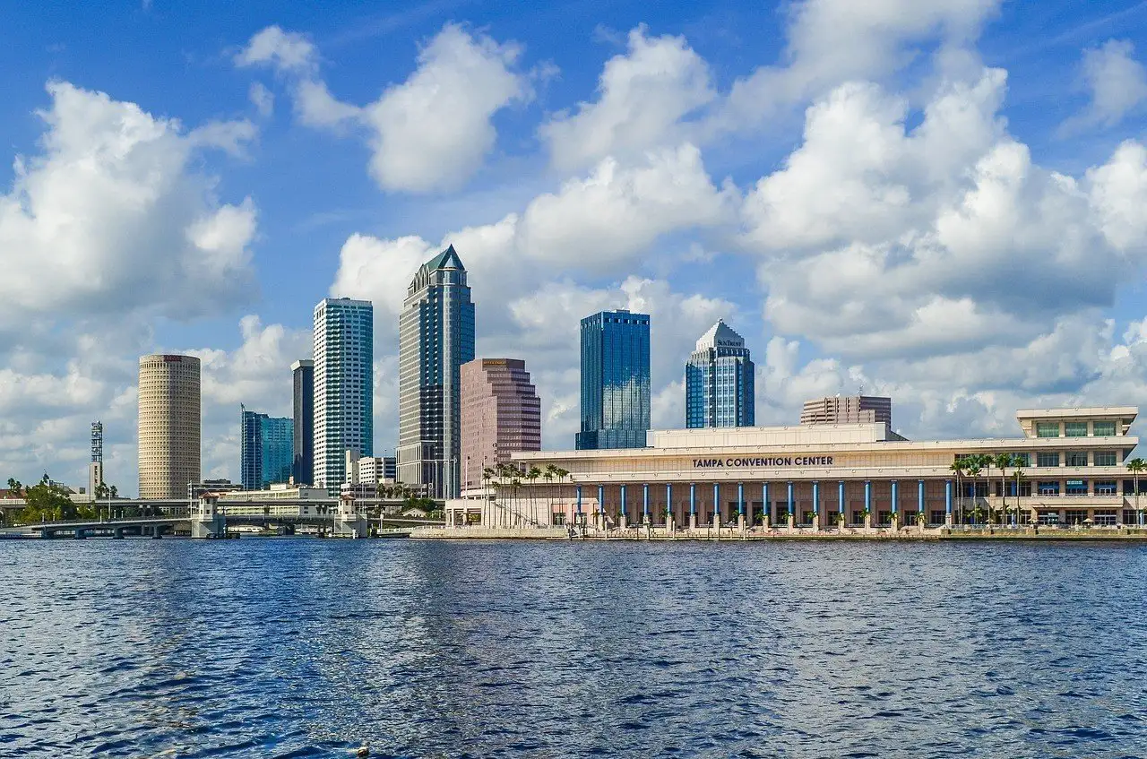 tampa bay skyline floride road trip