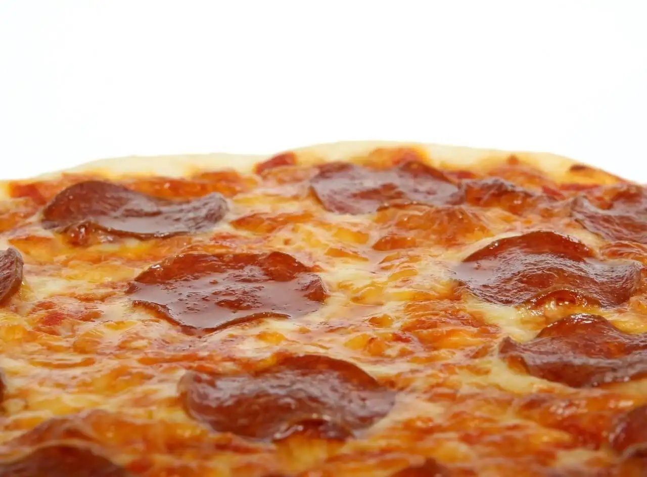Close-up de uma fatia de pizza irresistível