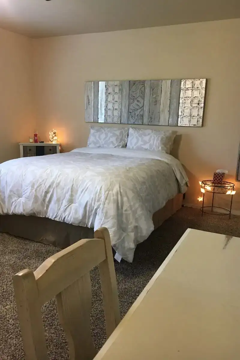 ஃப்ரெஸ்னோவில் மற்றொரு பட்ஜெட் Airbnb - உணவகங்கள் மற்றும் மால்களுக்கு அருகில் உள்ள தனியார் அறை