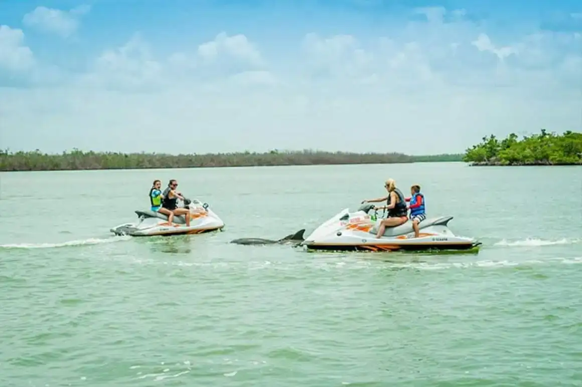 Jet ski em torno de Marco Island