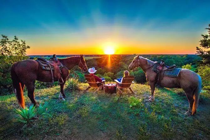 Prepare-se para um passeio a cavalo em uma fazenda no Texas