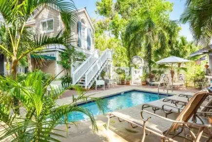 Tropical Paradise BnB з басейном і баром, Флорида