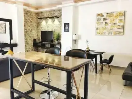 Airbnbs במונטריי